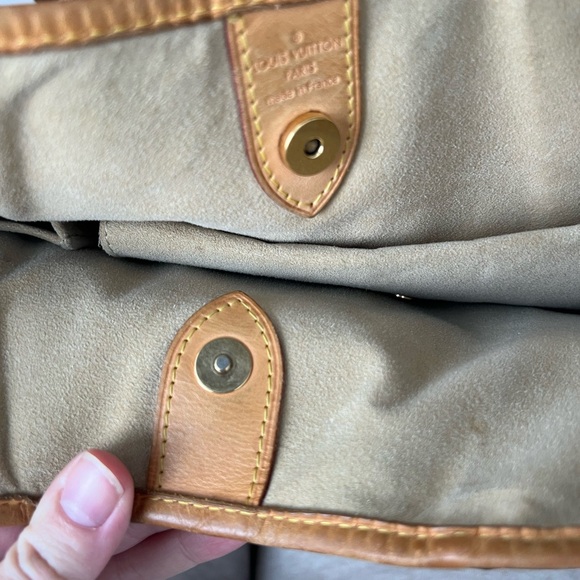 Louis Vuitton Galleria PM Shoulder Bag - Picture 11 of 16